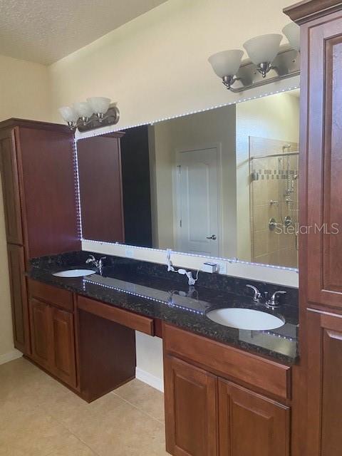 8 BEECHWOOD LN