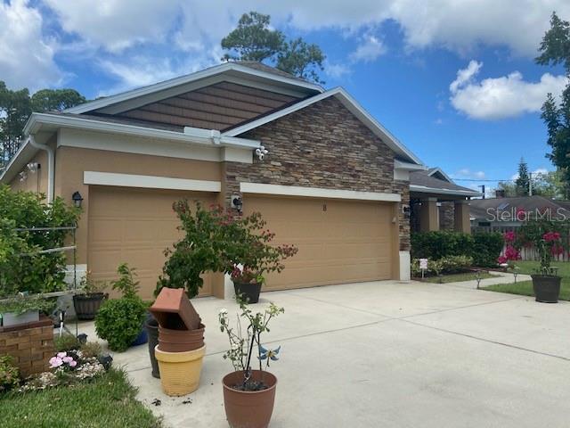 8 BEECHWOOD LN