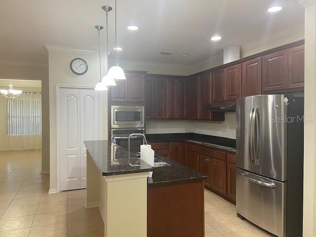 8 BEECHWOOD LN
