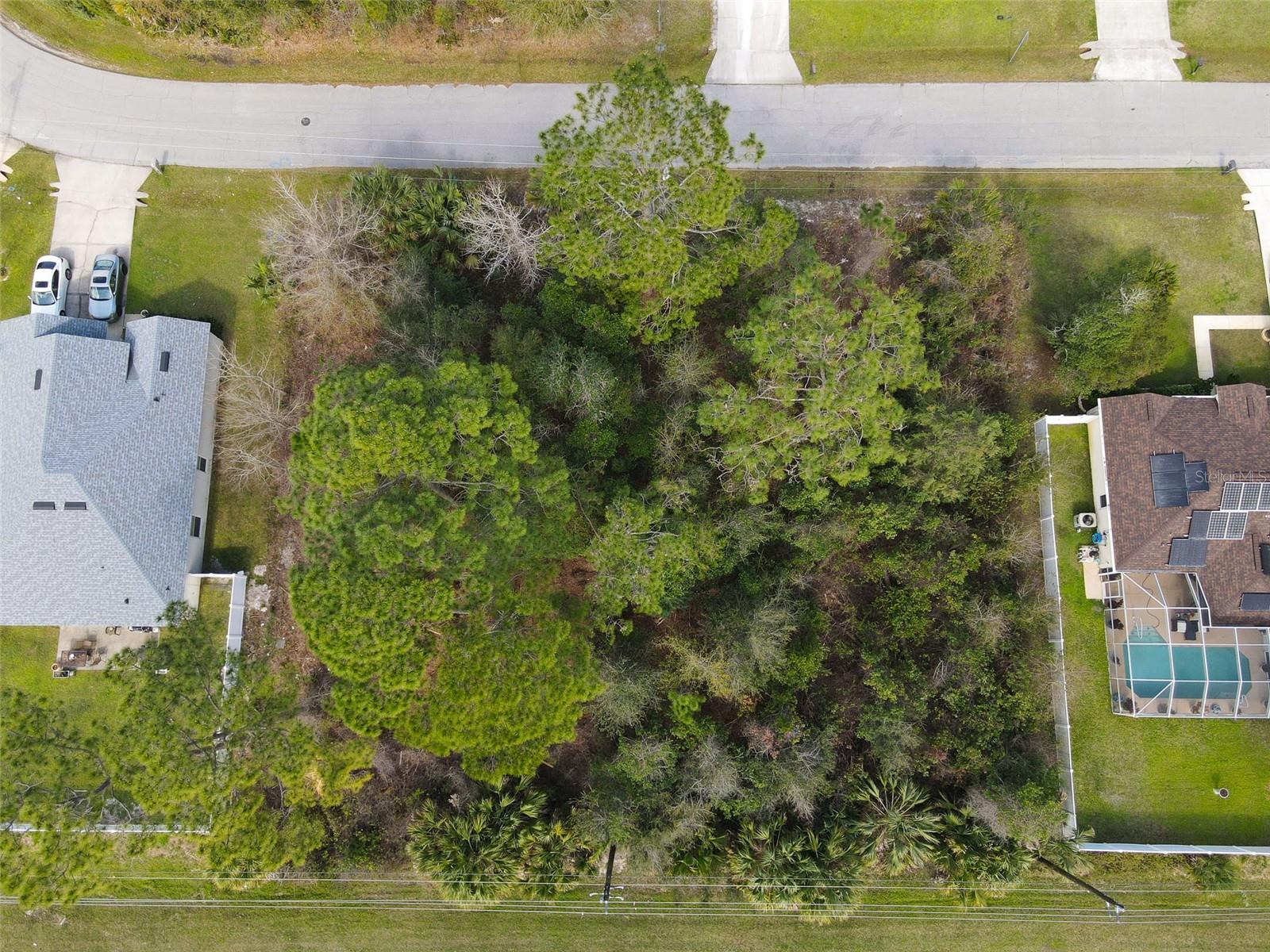 32 ROUND TREE DR