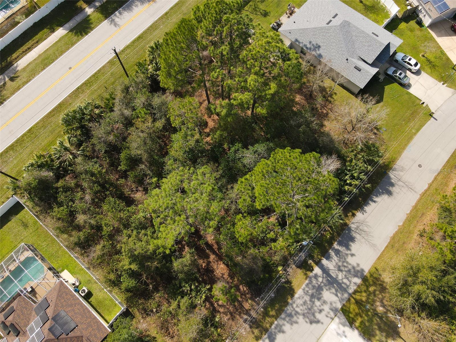 32 ROUND TREE DR