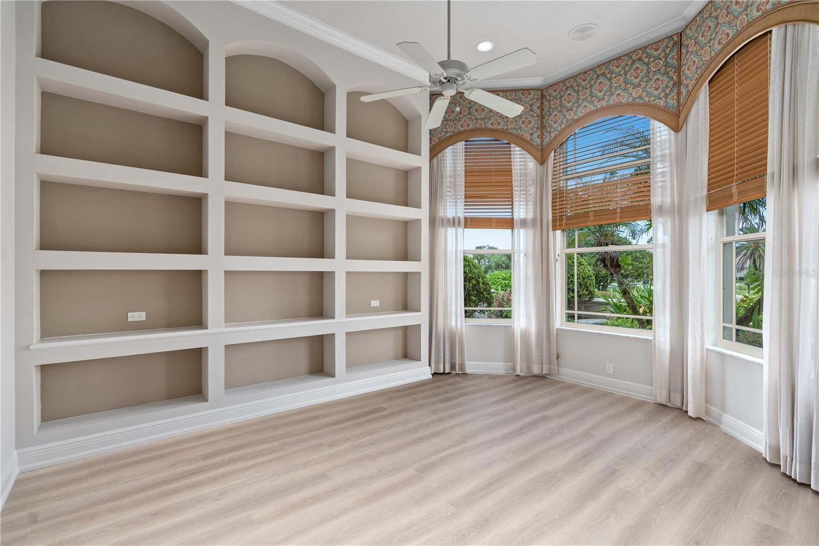 6 SAN GABRIEL LN