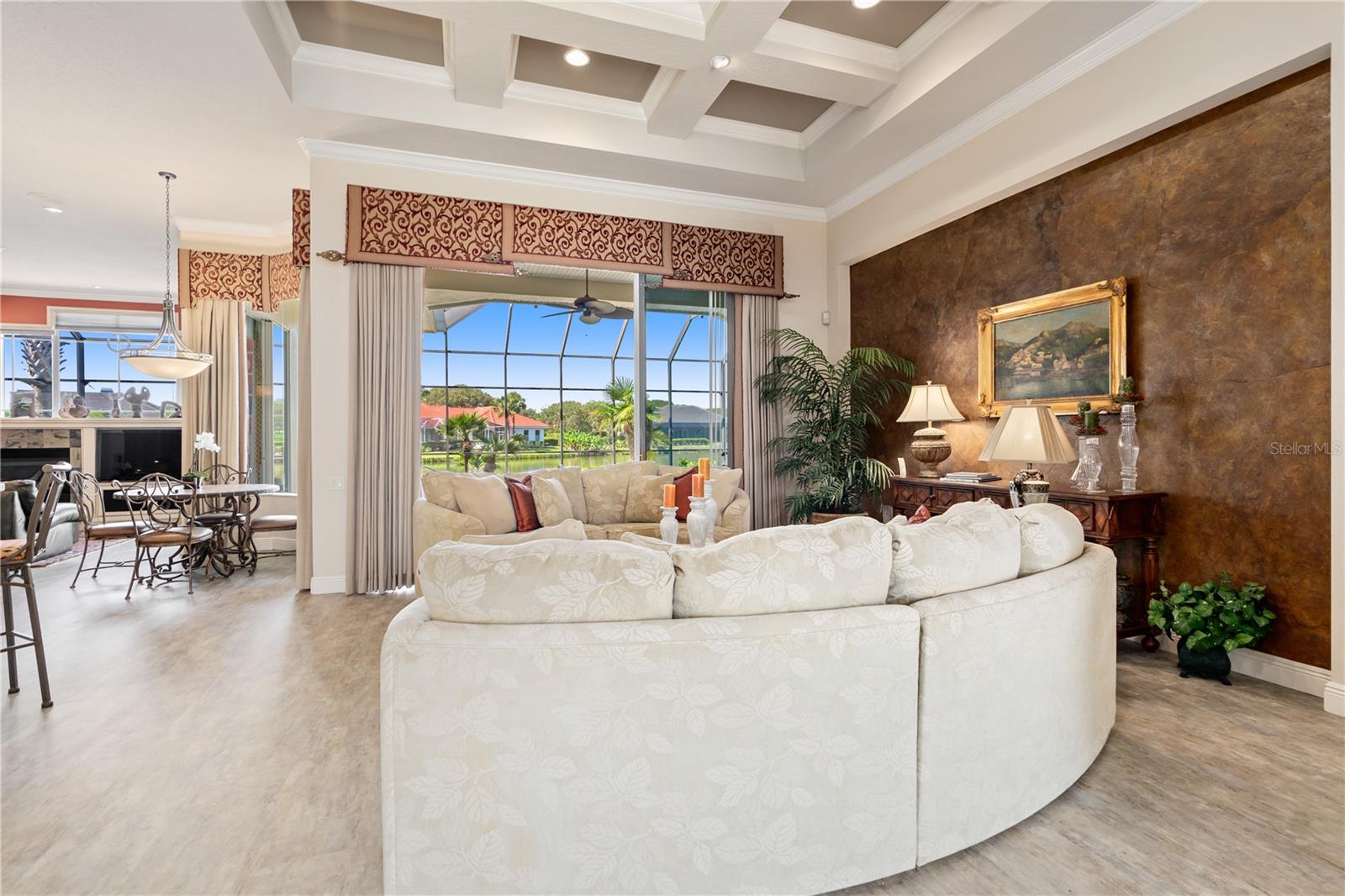 6 SAN GABRIEL LN