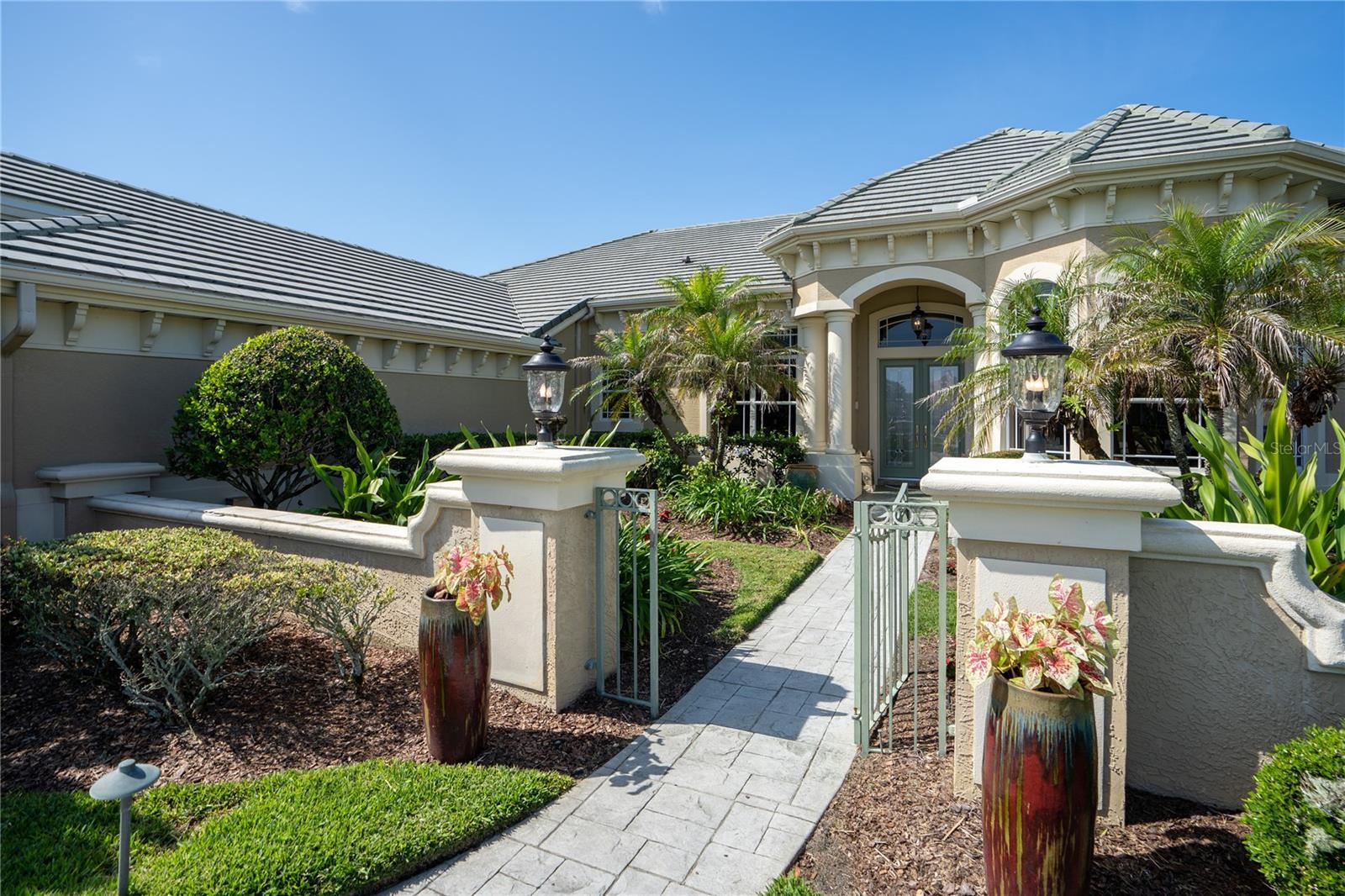 6 SAN GABRIEL LN