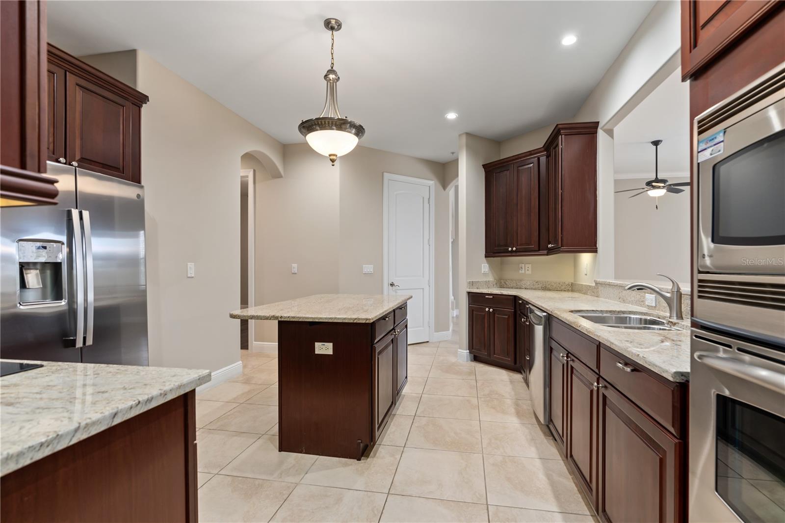 30 CASA BELLA CIR #1001