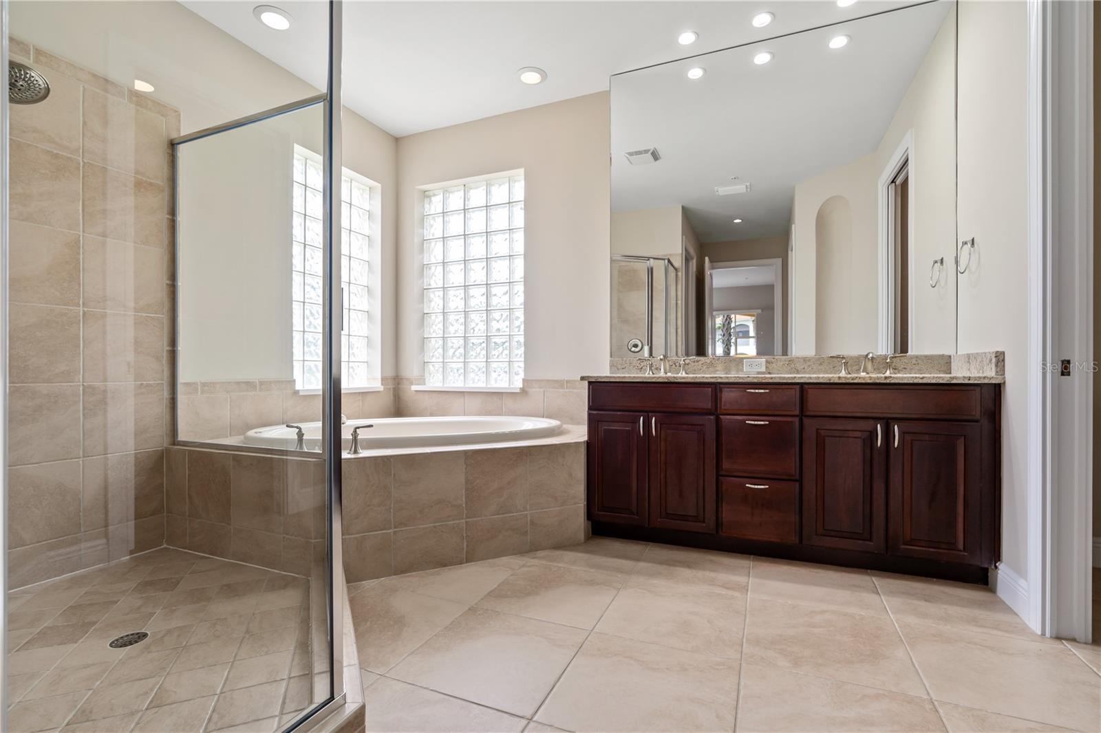 30 CASA BELLA CIR #1001