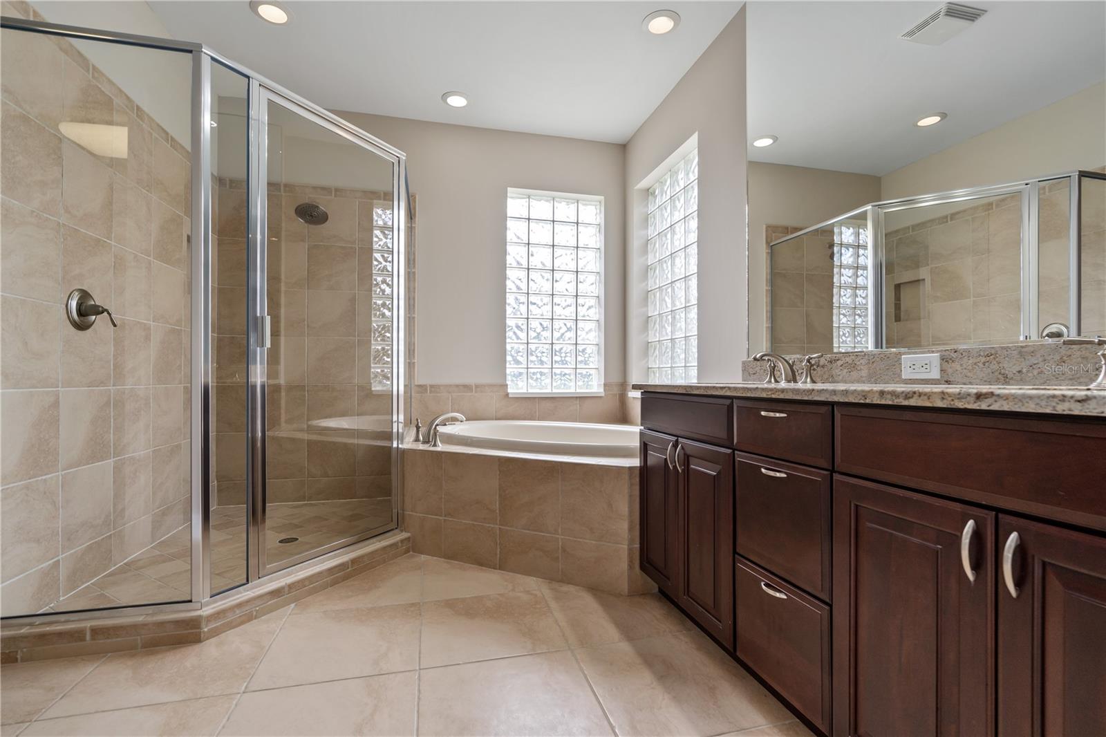 30 CASA BELLA CIR #1001