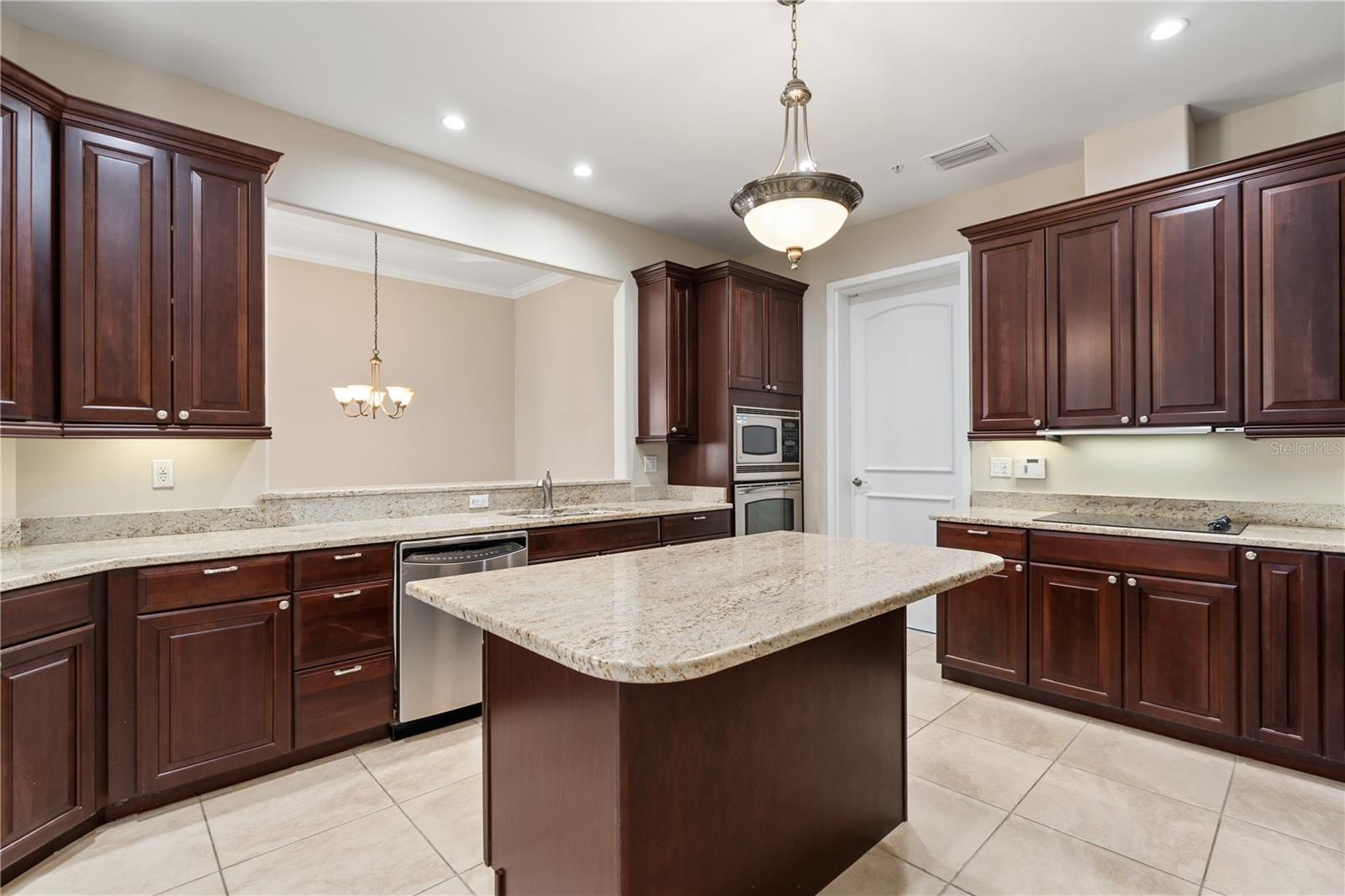 30 CASA BELLA CIR #1001