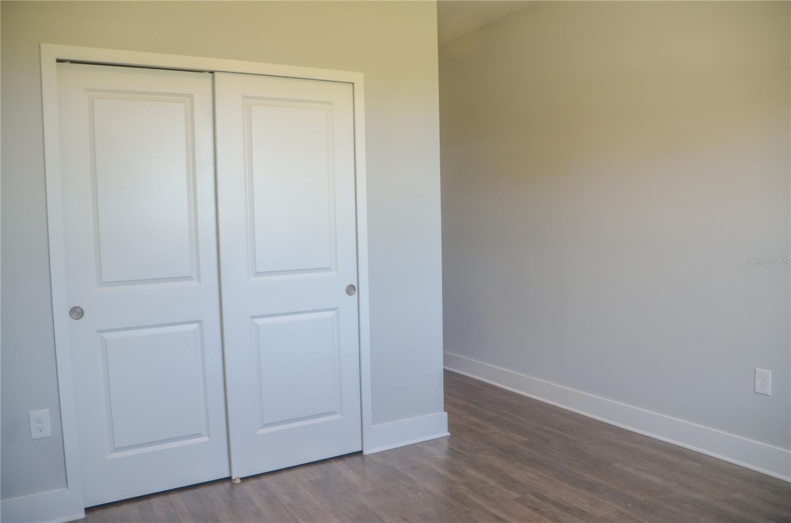 15 LONDON DR