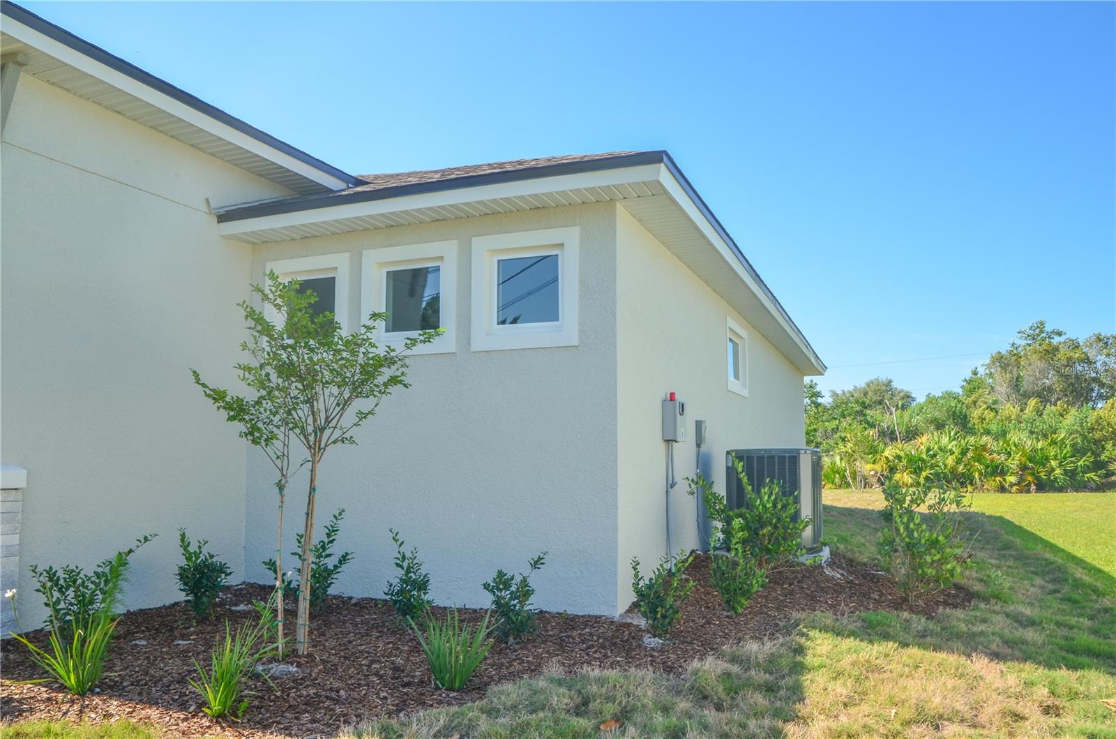 15 LONDON DR