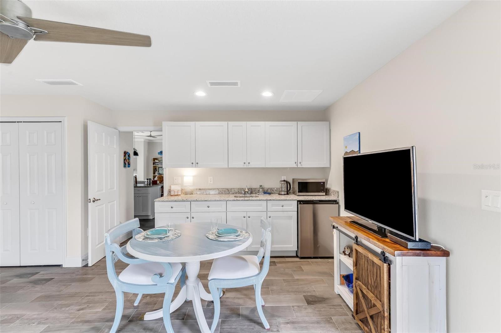 3 FAIRMONT LN