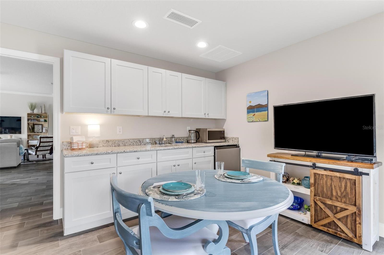 3 FAIRMONT LN