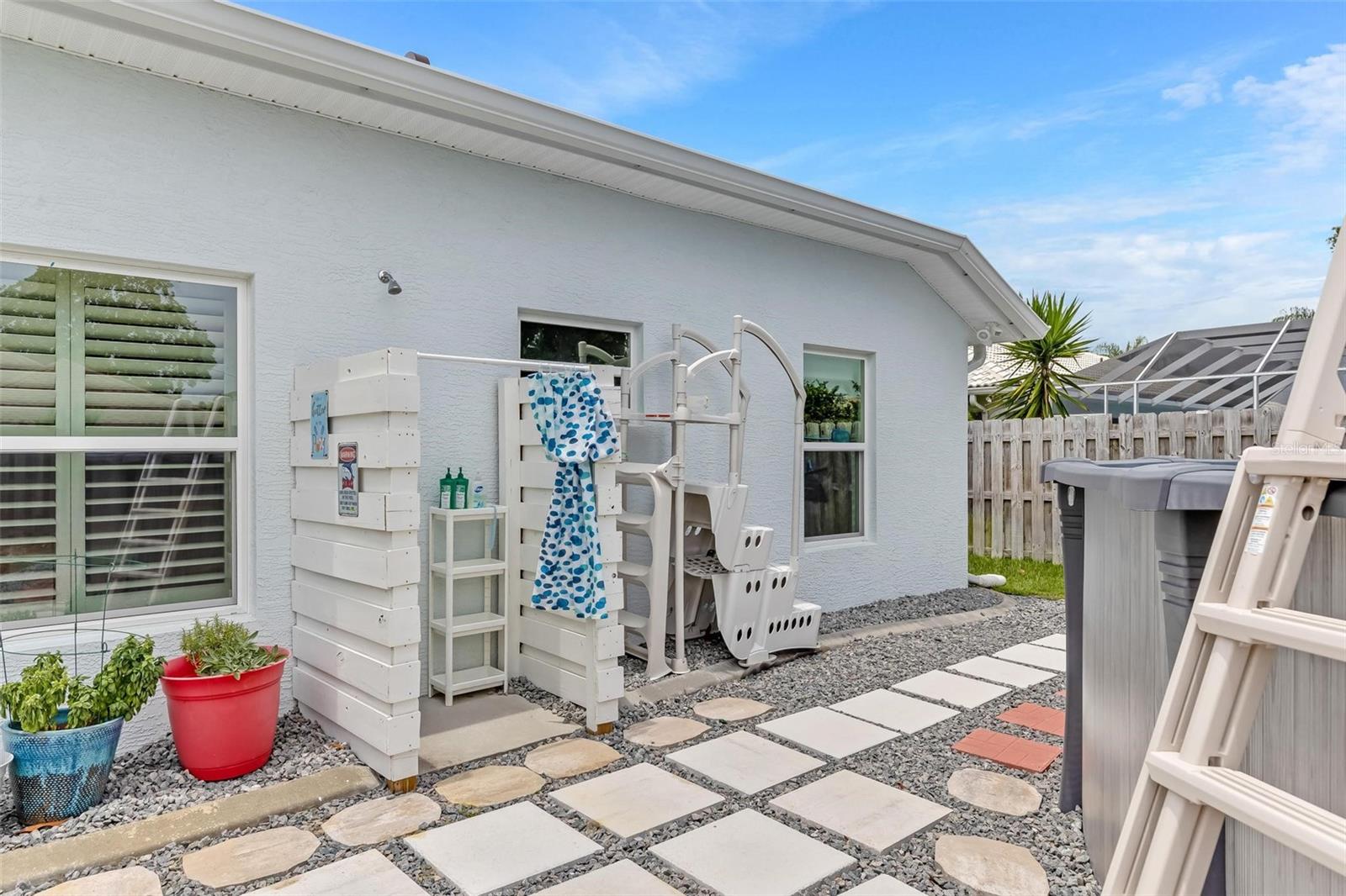 3 FAIRMONT LN
