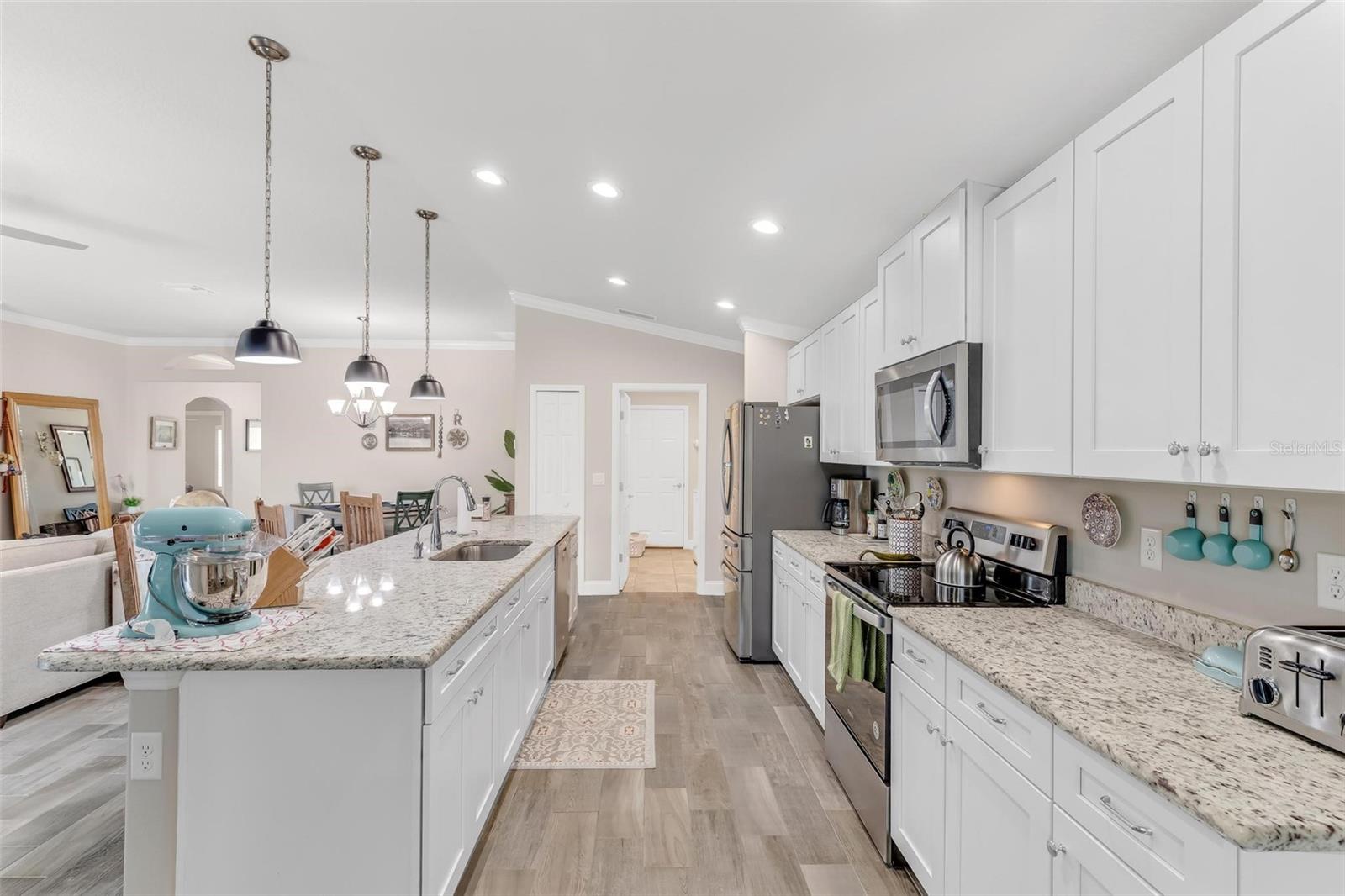 3 FAIRMONT LN