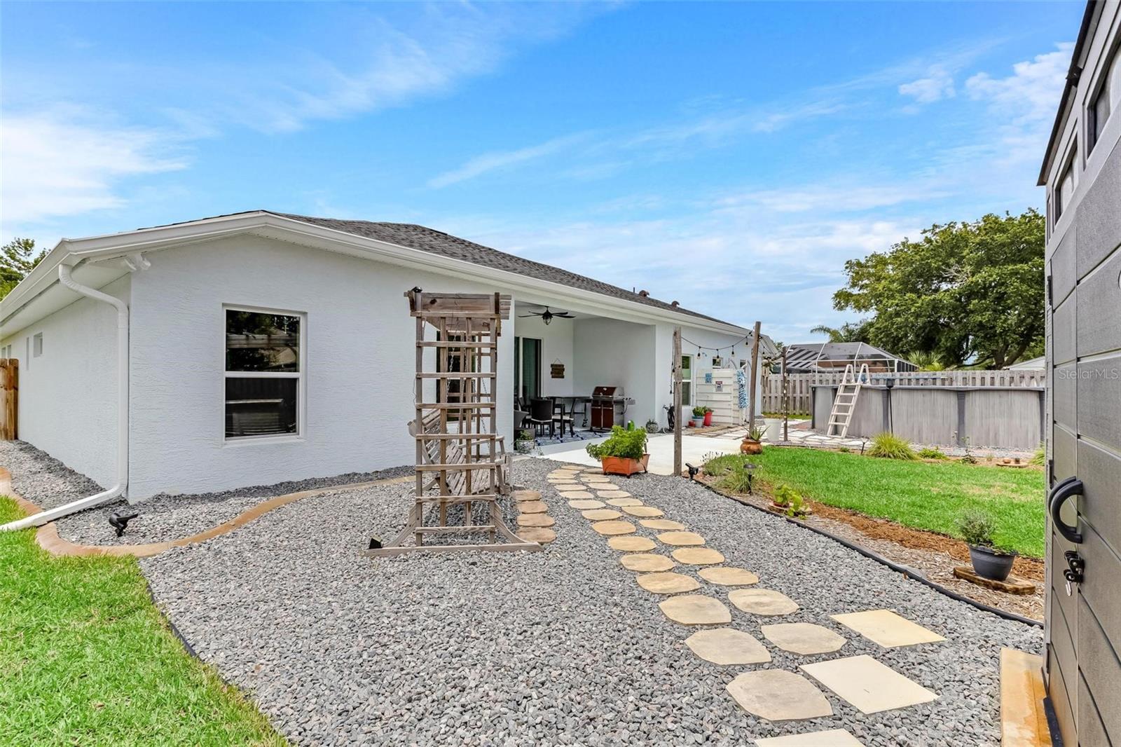 3 FAIRMONT LN