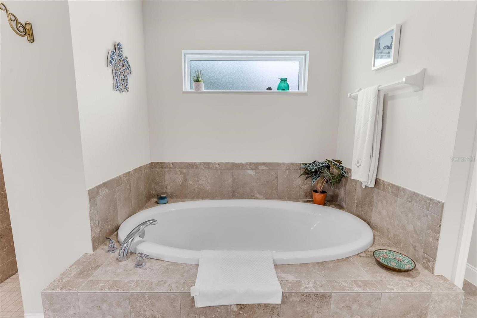 3 FAIRMONT LN