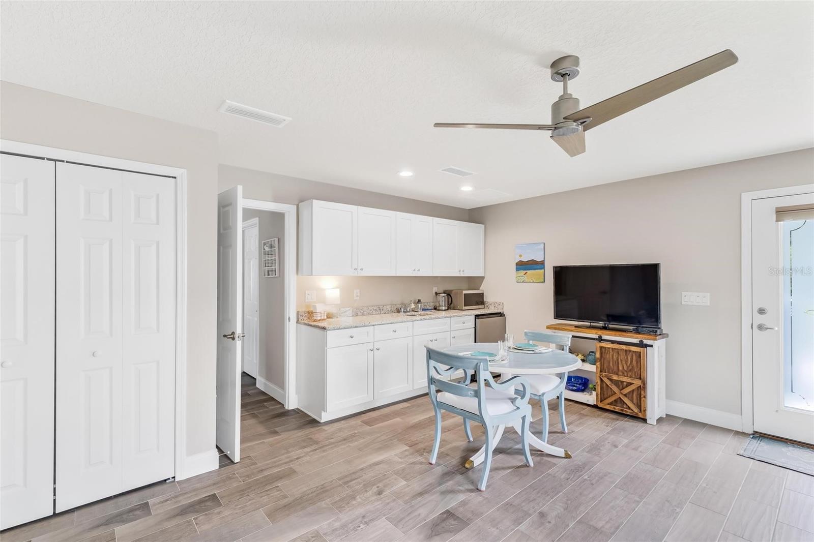 3 FAIRMONT LN