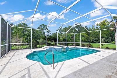 15 LAKESIDE PL E