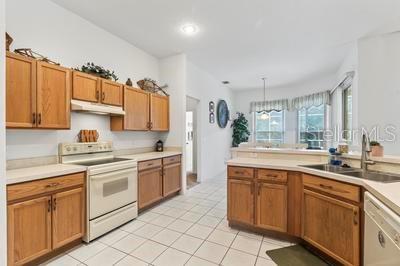 15 LAKESIDE PL E