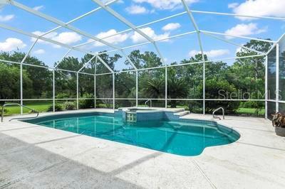 15 LAKESIDE PL E