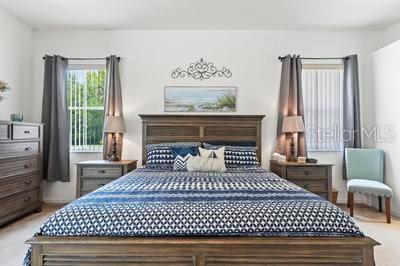 15 LAKESIDE PL E