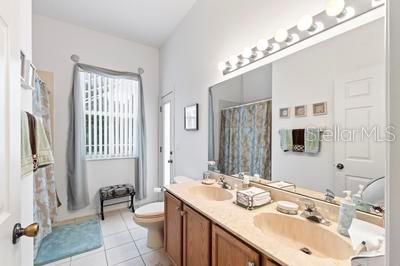 15 LAKESIDE PL E