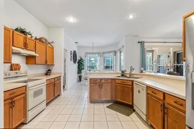 15 LAKESIDE PL E