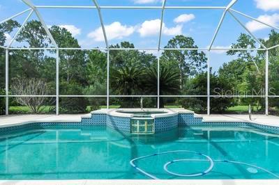 15 LAKESIDE PL E