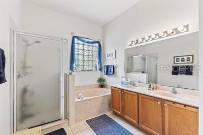 15 LAKESIDE PL E