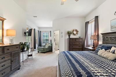 15 LAKESIDE PL E