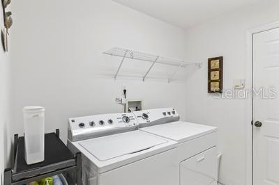 15 LAKESIDE PL E