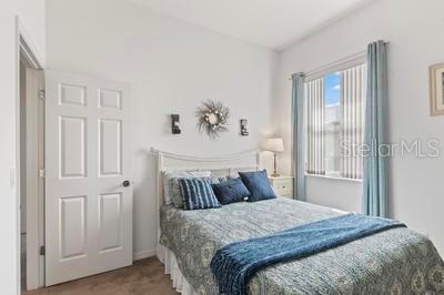 15 LAKESIDE PL E
