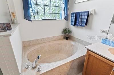 15 LAKESIDE PL E