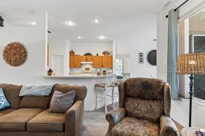 15 LAKESIDE PL E