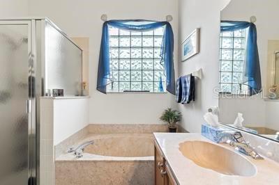 15 LAKESIDE PL E