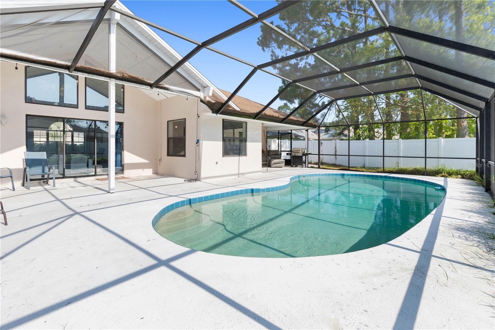 11 FALLON LN