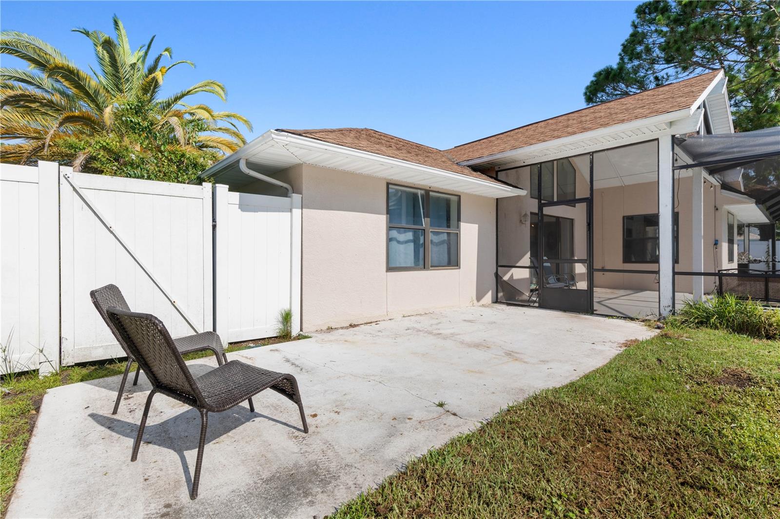 11 FALLON LN