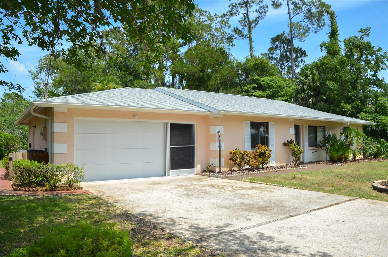 25 BELVEDERE LN