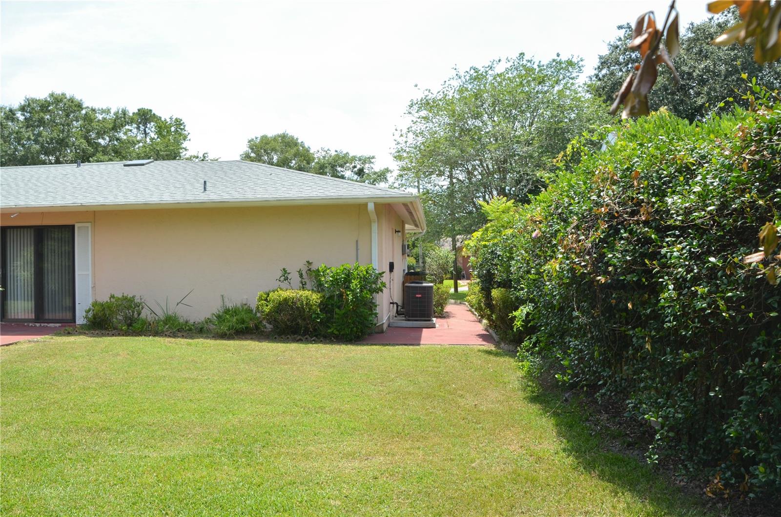 25 BELVEDERE LN