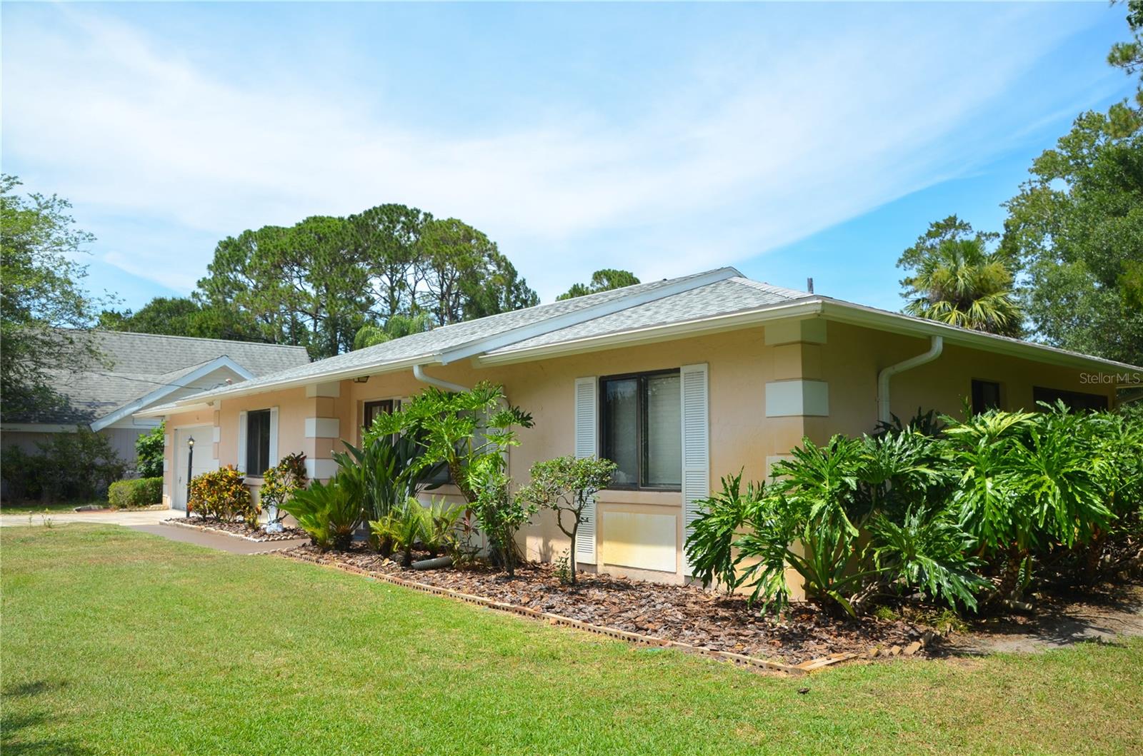 25 BELVEDERE LN