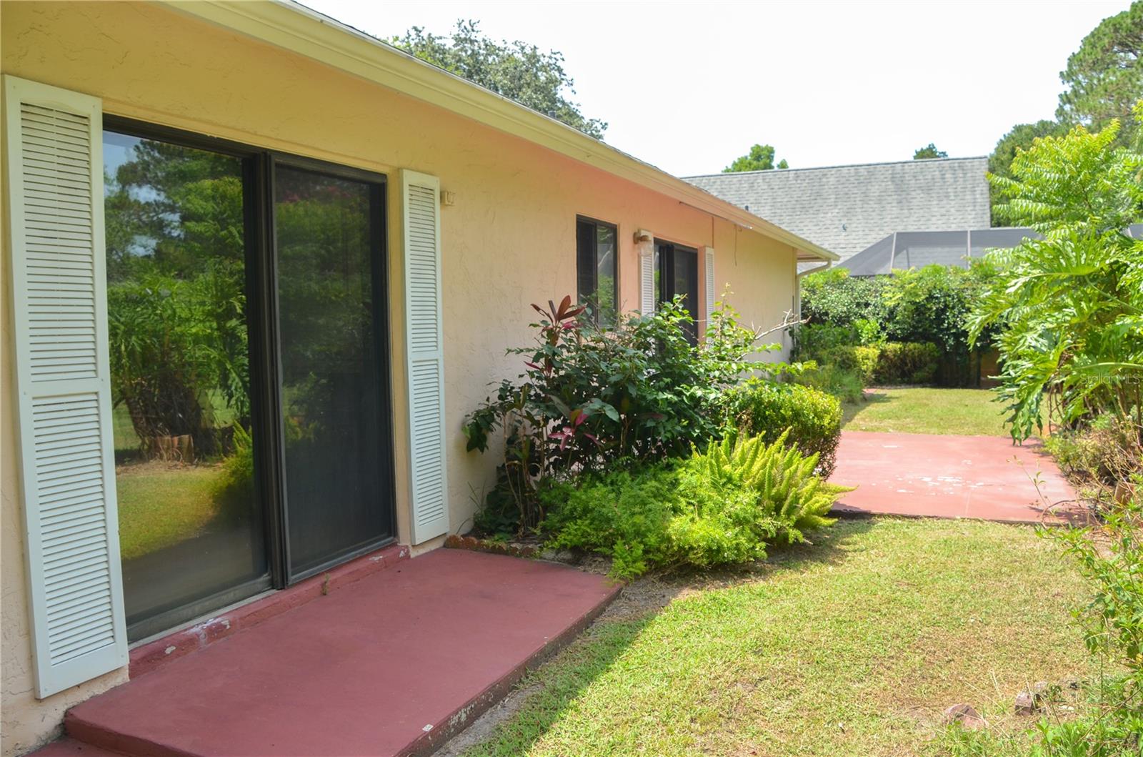 25 BELVEDERE LN