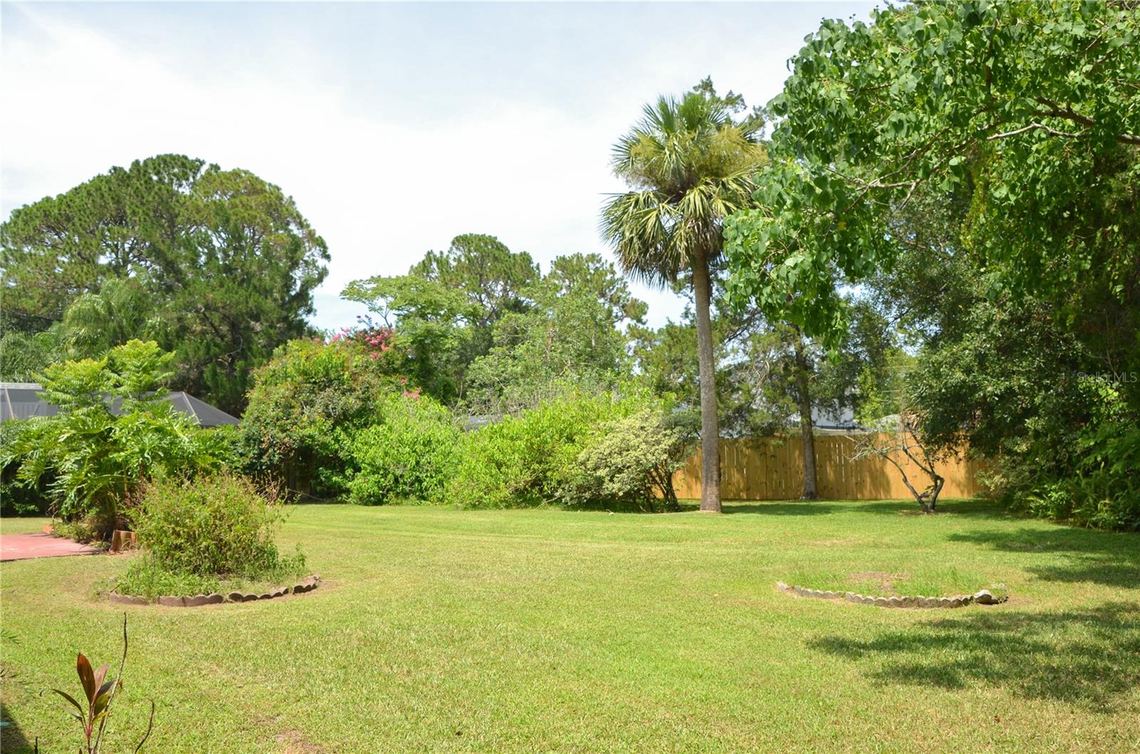 25 BELVEDERE LN