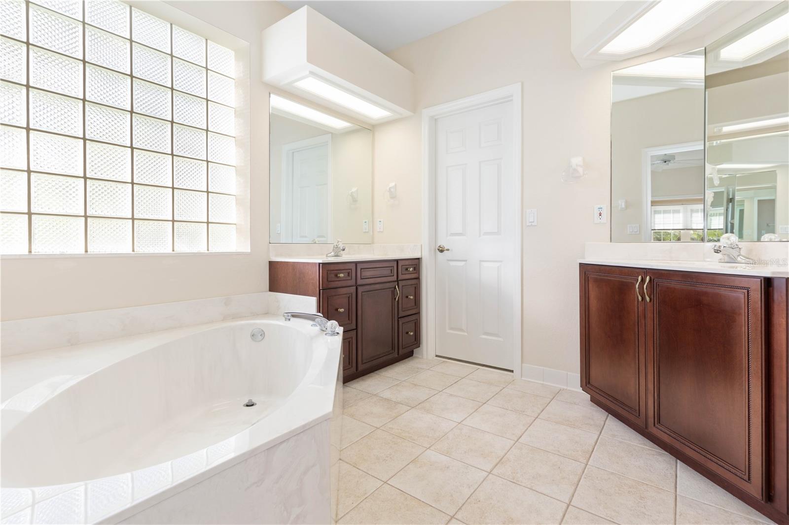 4004 ACOMA DR