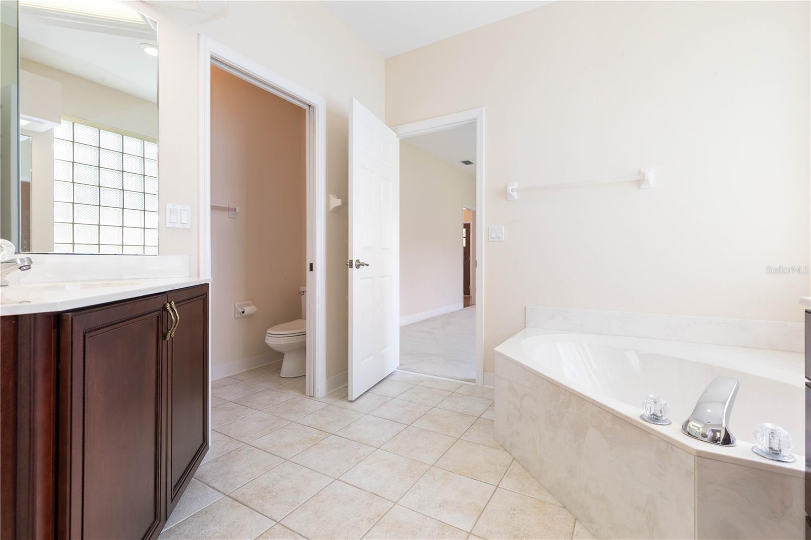 4004 ACOMA DR