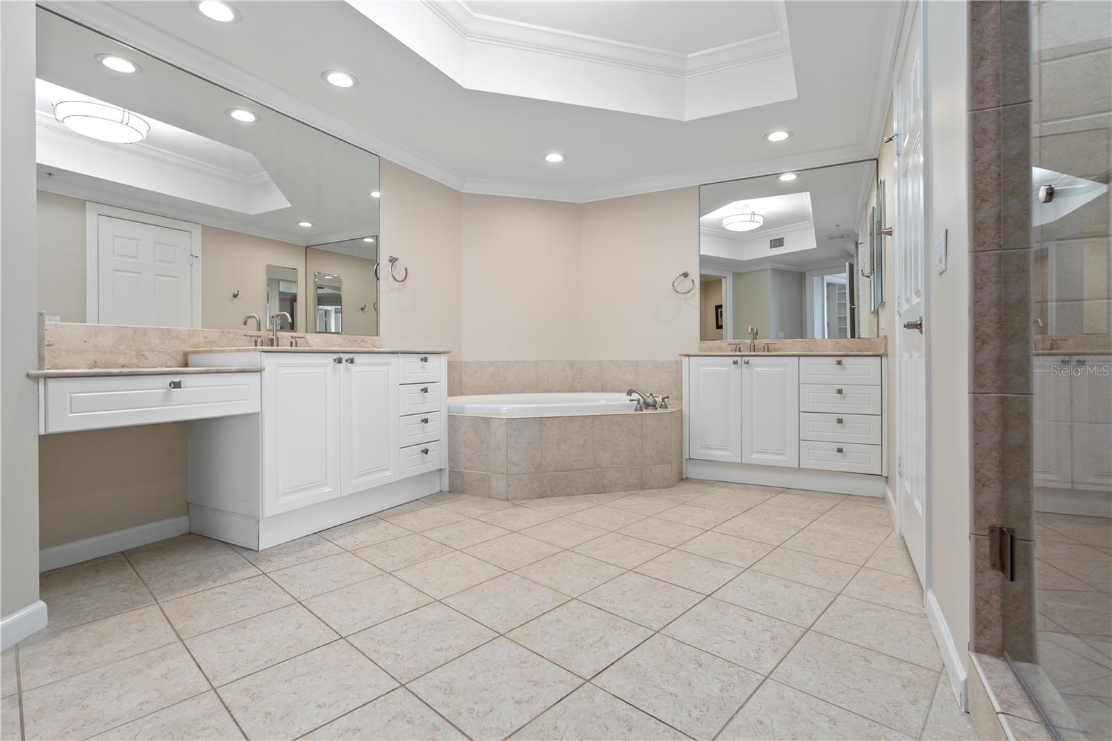 19 AVENUE DE LA MER #205