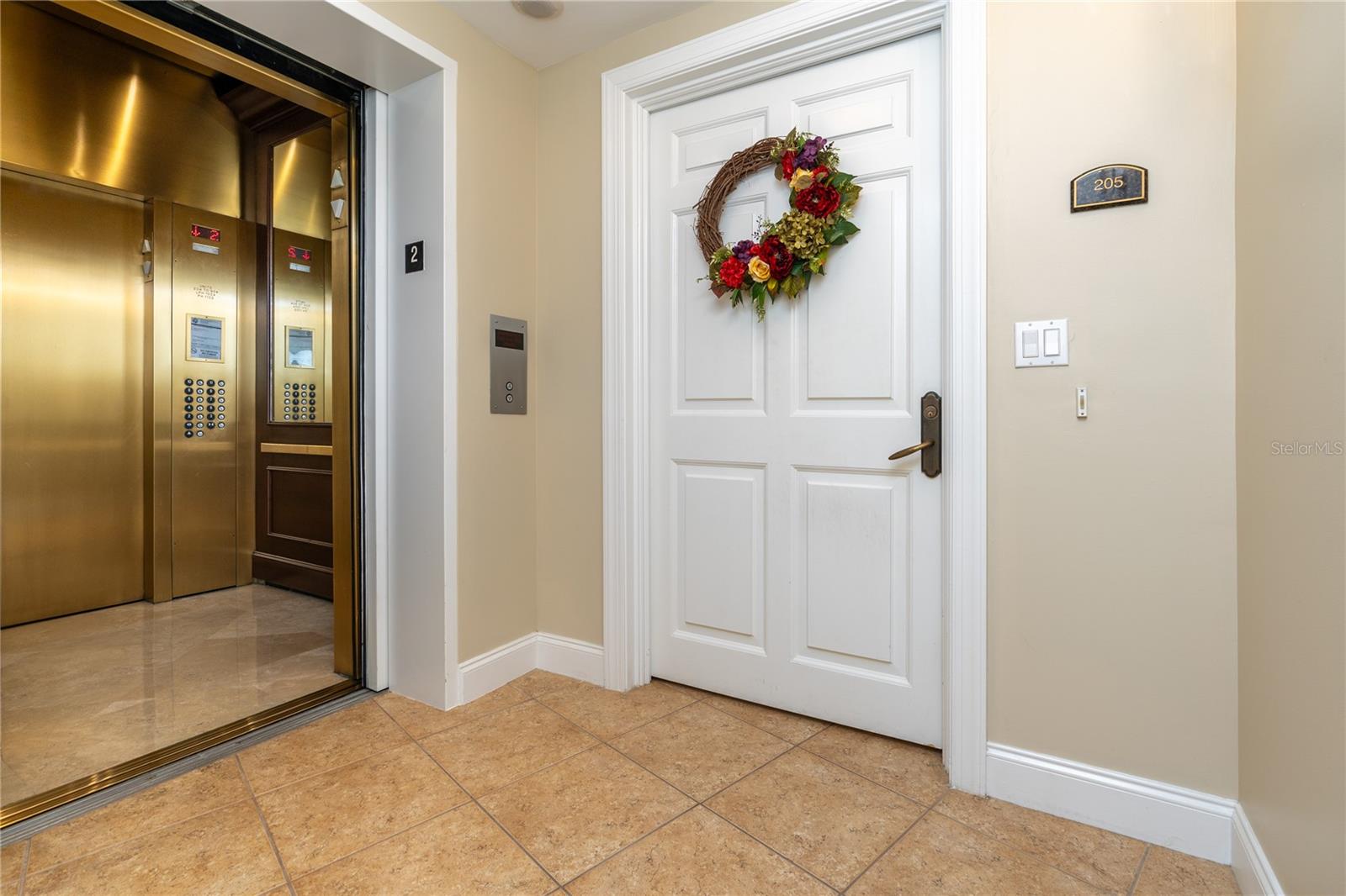 19 AVENUE DE LA MER #205