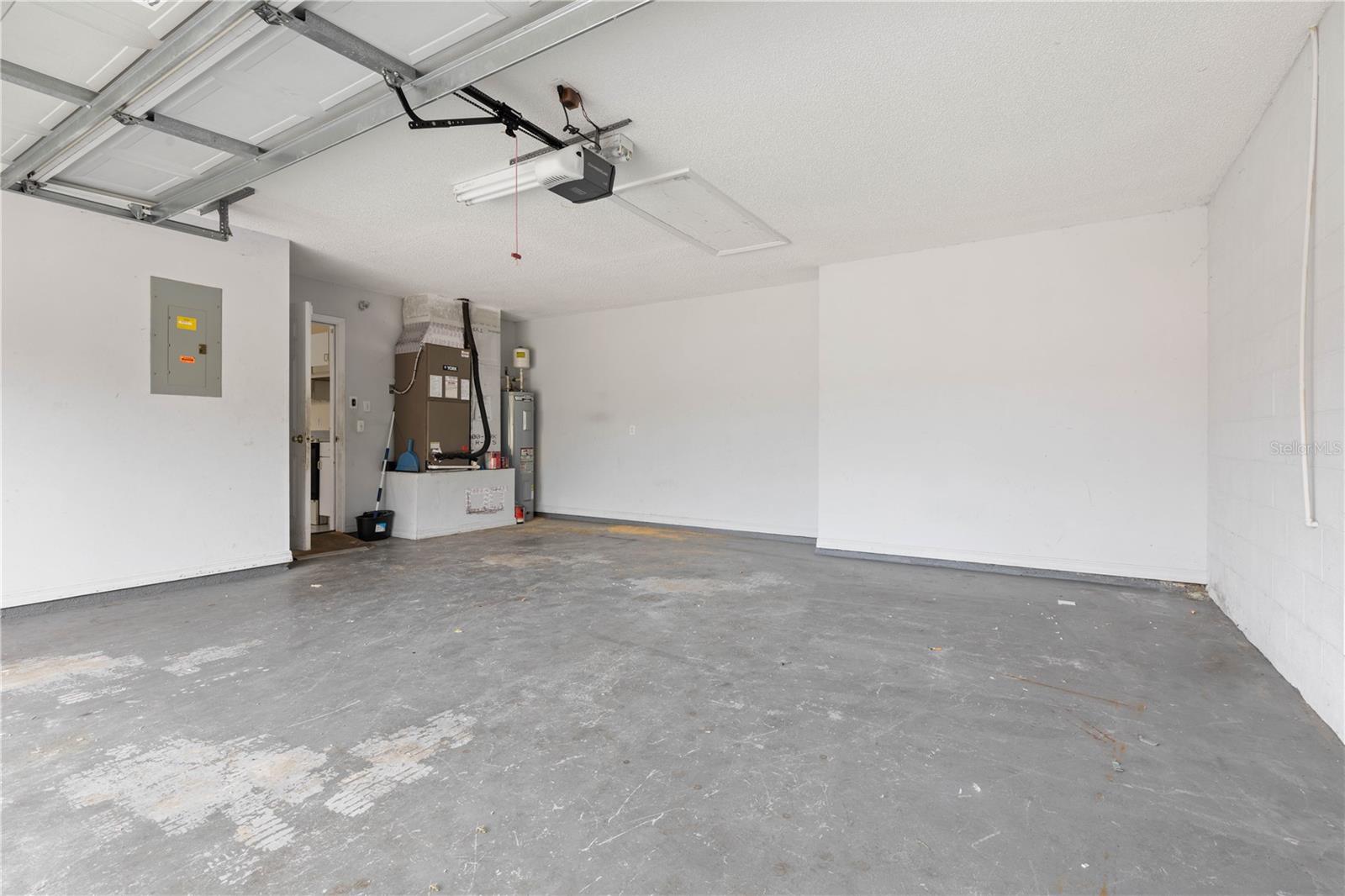 23 EMPIRE LN