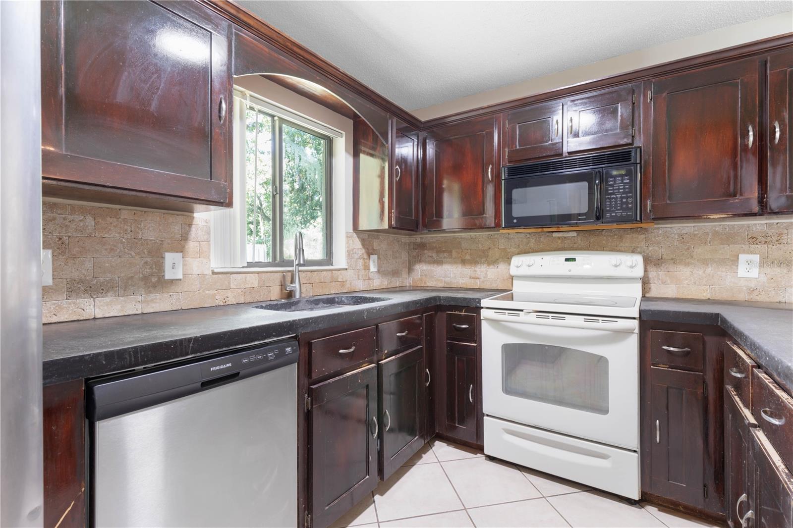 24 BLARE CASTLE DR