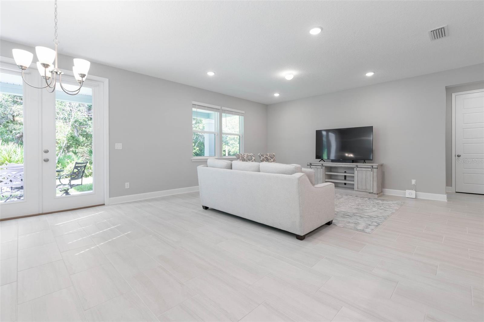 83 MOANA CT N