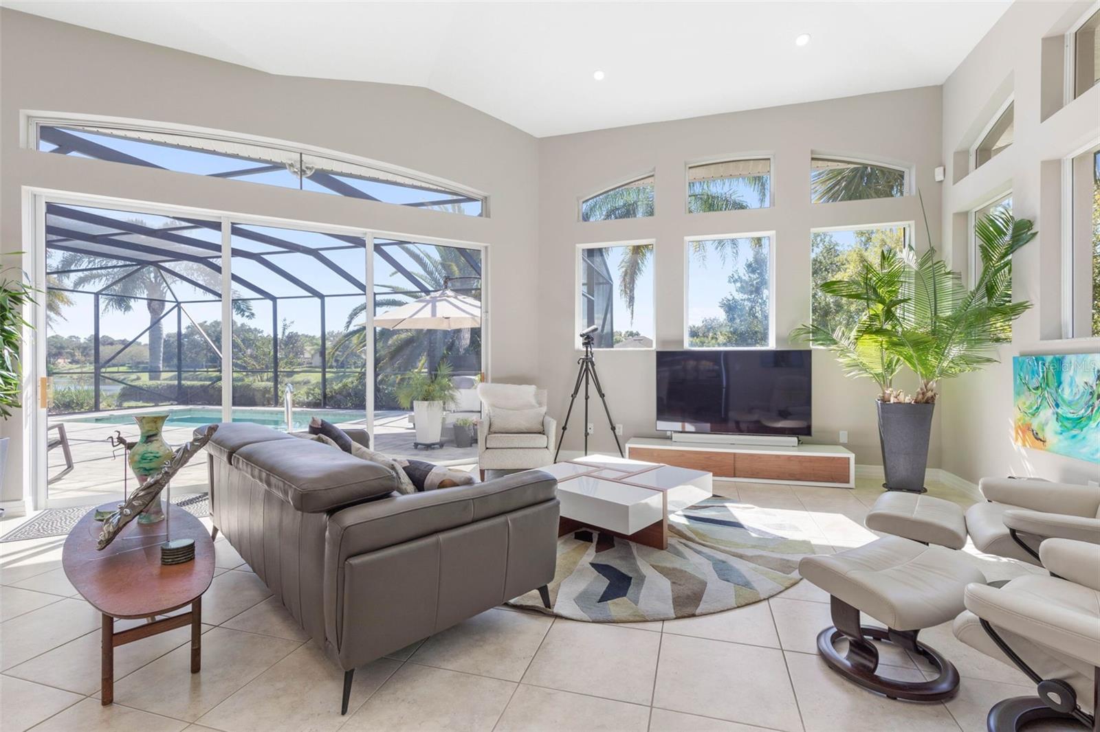 4 EASTLAKE DR